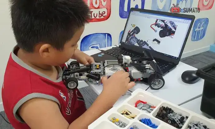 Lego Robot sự quan tâm hàng đầu cho trẻ trong thời đại phát triển của AI